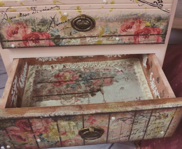 Dormitorio Vintage Romántico incluye Cabecero y Mesita de noche